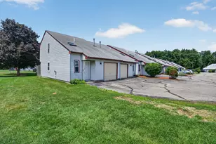 264 Stonebridge Dr, Nashua, NH 03063 - Photo 2