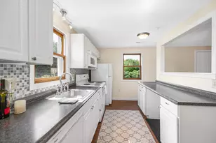 614 Elmwood Dr, Hudson, NH 03051 - Photo 10