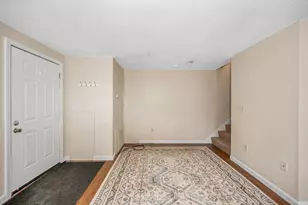 614 Elmwood Dr, Hudson, NH 03051 - Photo 6
