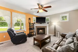 33 Cider St, Epping, NH 03042 - Photo 2