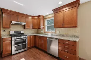 28 Rangers Dr, Hudson, NH 03051 - Photo 6