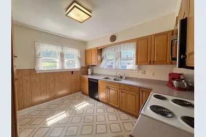 260 Pleasant Street, Claremont, NH 03743 - Photo 10