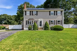 22 Colonial Dr, Salem, NH 03079 - Photo 2