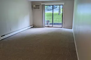 128 Mammoth Rd, Hooksett, NH 03106 - Photo 6