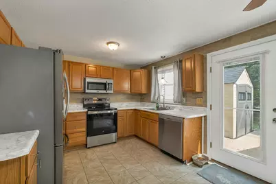 1035 S. Mammoth Road #3, Manchester, NH 03109 - Photo 4