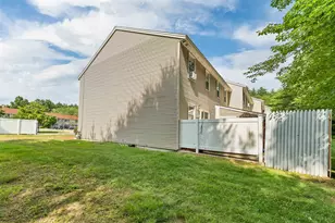 1035 S Mammoth Rd, Manchester, NH 03109 - Photo 36