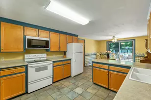 28 Hillcrest Dr, Laconia, NH 03246 - Photo 10