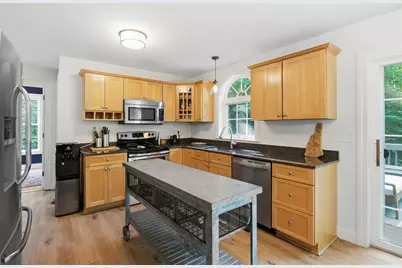 542 Cross Country Road, Pembroke, NH 03275 - Photo 6