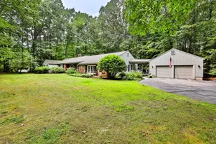 24 Cricket Hill Dr, Amherst, NH 03031 - Photo 2