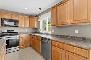 8 Canterberry Ct, Hudson, NH 03051 - Photo 20
