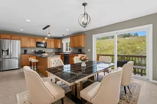 8 Canterberry Ct, Hudson, NH 03051 - Photo 12