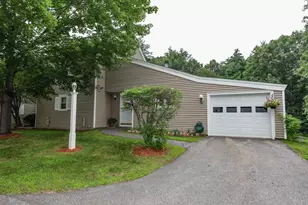 82 Winterwood Dr, Londonderry, NH 03053 - Photo 2