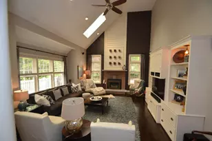35 Colonel Daniels Dr, Bedford, NH 03110 - Photo 4