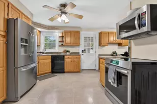 282 Jewett St, Manchester, NH 03103 - Photo 10