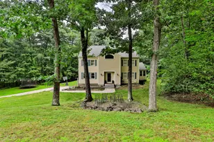 41 Wellesley Dr, Bedford, NH 03110 - Photo 2