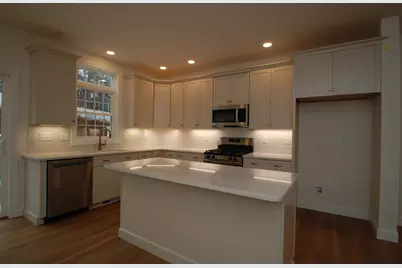 4C Dearborn Circle, Goffstown, NH 03045 - Photo 2