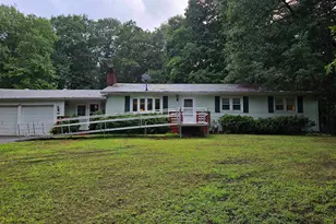 89 Sweet Hill Rd, Plaistow, NH 03865 - Photo 2