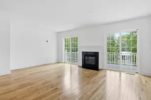 18 Dumaine Ave, Nashua, NH 03063 - Photo 8