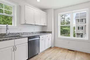 18 Dumaine Ave, Nashua, NH 03063 - Photo 14