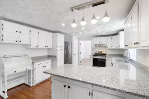 4 Hilltop Dr, Hudson, NH 03051 - Photo 10