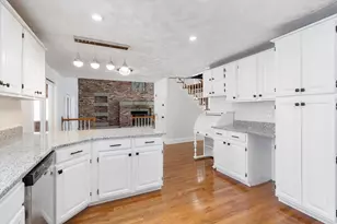 4 Hilltop Dr, Hudson, NH 03051 - Photo 14