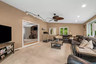 31 Leonard Dr, Pelham, NH 03076 - Photo 6