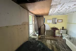 502 Manchester St, Manchester, NH 03103 - Photo 14