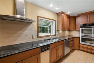 4 Berge Ln, Derry, NH 03038 - Photo 14