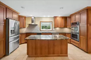 4 Berge Ln, Derry, NH 03038 - Photo 10