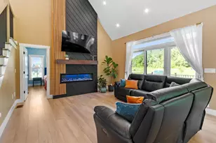 467 Blane Cir, Pembroke, NH 03275 - Photo 12