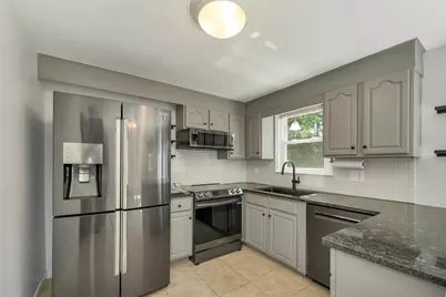 9 Bunker Hill Drive, Londonderry, NH 03053 - Photo 2
