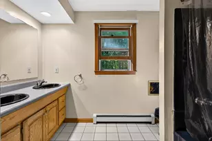 8 Raelynn Dr, Derry, NH 03038 - Photo 12