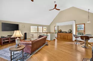 8 Raelynn Dr, Derry, NH 03038 - Photo 4