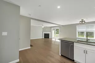 101 Centerwood Wy, Manchester, NH 03102 - Photo 8