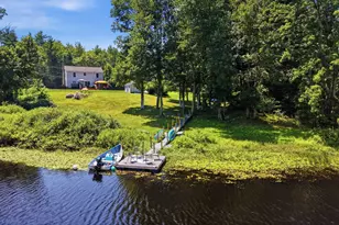 27 Old Manchester Rd, Raymond, NH 03077 - Photo 4