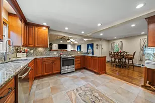 8 Forest St, Londonderry, NH 03053 - Photo 12