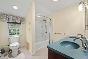 8 Forest St, Londonderry, NH 03053 - Photo 32