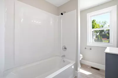 60 W Elmwood Avenue, Manchester, NH 03103 - Photo 10