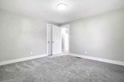 60 W Elmwood Avenue, Manchester, NH 03103 - Photo 14