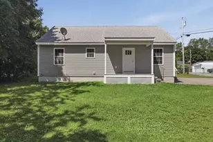 2 Evelyn Ave, Raymond, NH 03077 - Photo 2