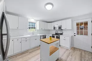 24 Manchester Rd, Amherst, NH 03031 - Photo 6