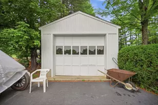 65 Chester Rd, Raymond, NH 03077 - Photo 10