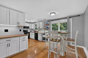 24 Stonegate Ln, Derry, NH 03038 - Photo 8