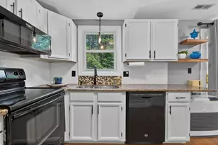 24 Stonegate Ln, Derry, NH 03038 - Photo 16