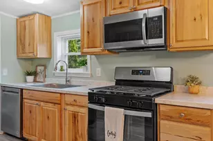 26 Country Ln, Fremont, NH 03044 - Photo 2