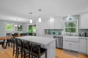 32 Raeder Dr, Stratham, NH 03885 - Photo 8