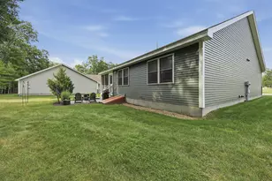 31 Castle Ct, Kingston, NH 03848 - Photo 4