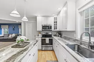 70 Ellyson Ave, Hampstead, NH 03826 - Photo 4