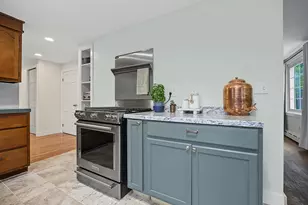 10 Academy Ave, Atkinson, NH 03811 - Photo 8