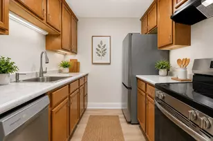 108 Eastern Ave, Manchester, NH 03104 - Photo 14